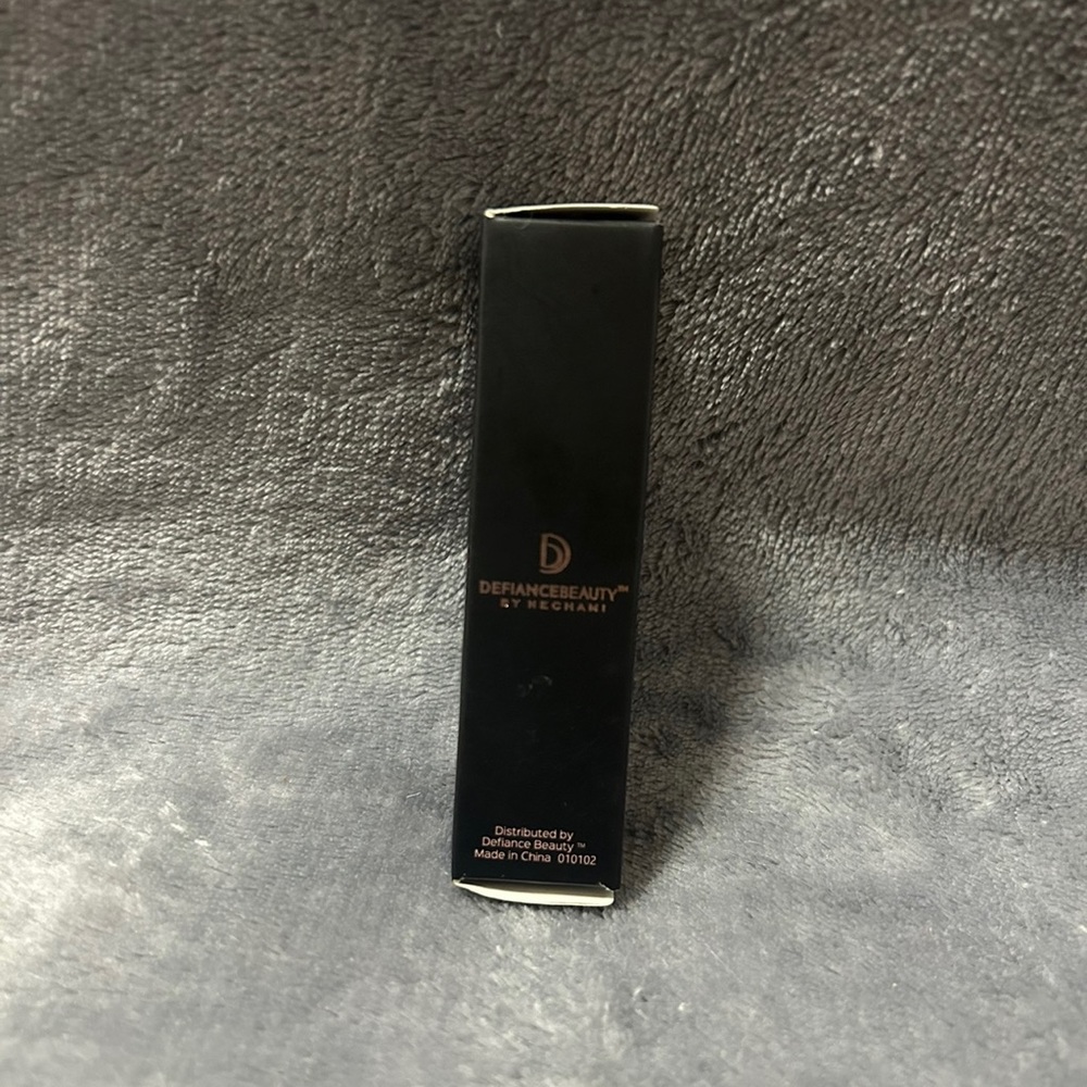 DEFIANCE BEAUTY Liquid Lipstick color red Warrior